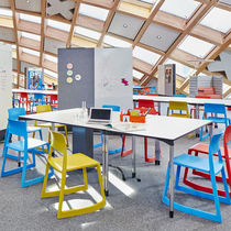 Bureau sur pied / contemporain / en mélaminé...