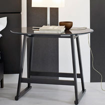 Table d'appoint contemporaine / en bois...