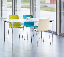 Table contemporaine / en placage de bois...