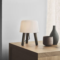 Lampe de table / en verre soufflé / en frêne...