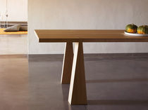 Table contemporaine / en bois / rectangulaire