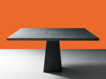 Table contemporaine / en pierre / carrée