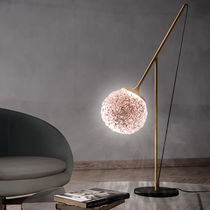 Lampe de table / contemporaine / en laiton...
