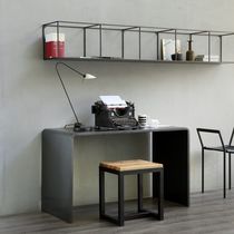 Bureau design minimaliste / en tôle d'acier