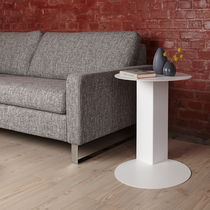 Table d'appoint contemporaine / en métal...