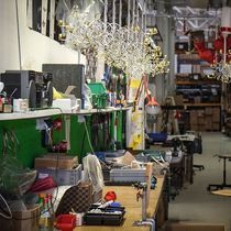 Lustre contemporain / en métal / en plumes...