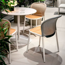 Chaise contemporaine / en iroko / avec piètement...