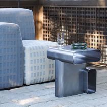 Table d'appoint contemporaine / en acier...