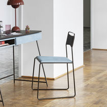 Chaise contemporaine / en tissu / en cuir...