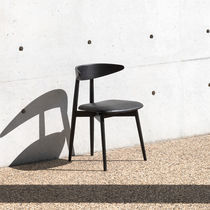 Chaise contemporaine / en cuir / en tissu...