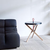 Table d'appoint contemporaine / en chêne...