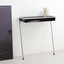 Console contemporaine / en tôle d'acier...