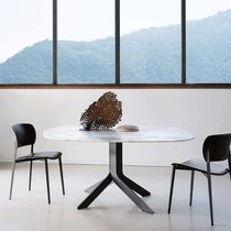Table contemporaine / en verre / en céramique...