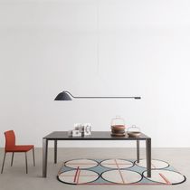 Table contemporaine / en MDF / en métal...
