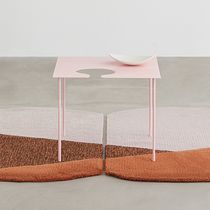 Table d'appoint contemporaine / en métal...