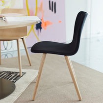 Chaise visiteur contemporaine / en tissu...