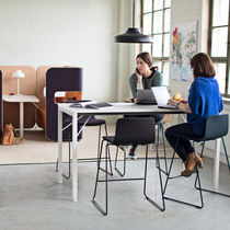 Table mange-debout contemporaine / agglomérée...