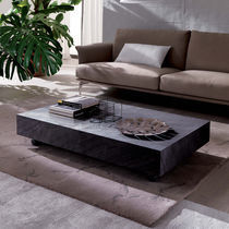 Table basse contemporaine / en bois / avec...