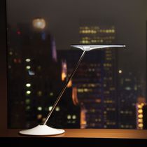 Lampe de bureau / contemporaine / en métal...