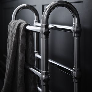 sèche-serviettes à eau chaude / en métal / classique / de salle de bain