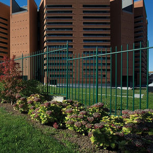 clôture à barreaux