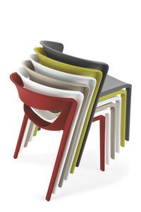 chaise contemporaine / empilable / en polypropylène / professionnelle