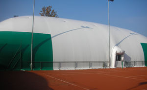 structure tendue sur ossature métallique / pour couverture / avec membrane en pvc / pour terrain de sport