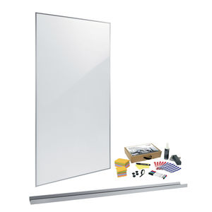 tableau blanc / mural / avec accessoires