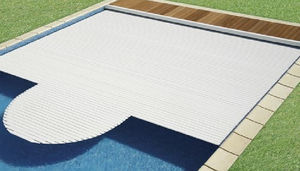 couverture de piscine automatique