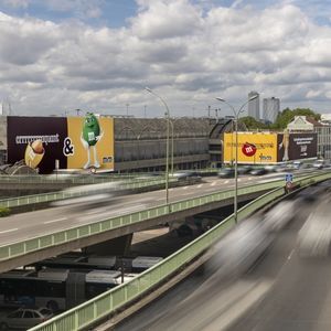 affiche publicitaire pour façade d'immeuble