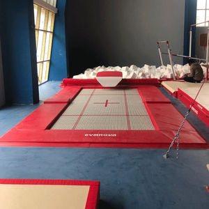 trampoline de gymnastique