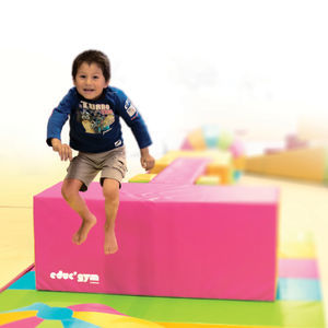 module en mousse pour parcours de jeux