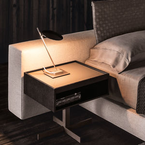 table de chevet contemporaine / en chêne / en MDF / avec piètement en métal
