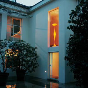 lampe sur pied / contemporaine / en métal / en fibre de verre