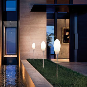 lampe sur pied / contemporaine / en polyéthylène / à LED