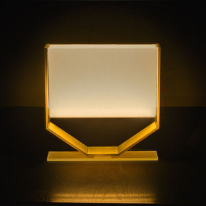 lampe de table / contemporaine / en métal peint / en tissu