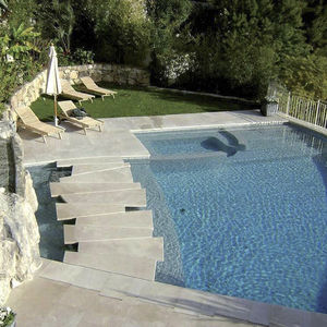 margelle de piscine en pierre
