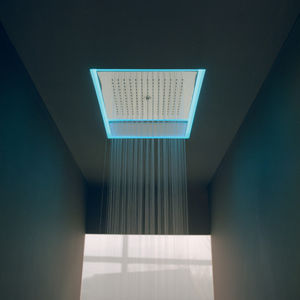 pommeau de douche encastrable au plafond