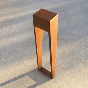 borne d'éclairage de jardin / pour espace public / contemporaine / en métal laqué