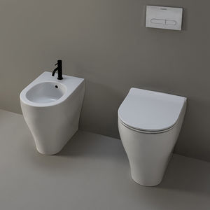 WC près du mur