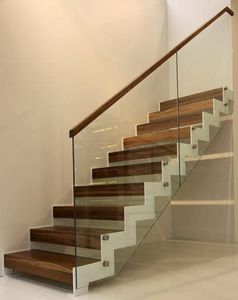 escalier droit / structure en acier / marche en bois / sans contremarche