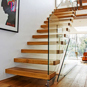 escalier droit / marche en bois / sans contremarche / contemporain