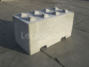 bloc de béton plein