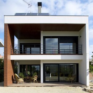 maison préfabriquée / contemporaine / en béton / écologique