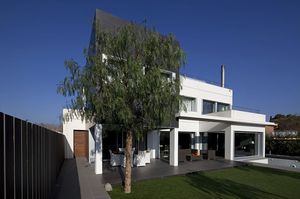 maison préfabriquée / contemporaine / en béton / écologique