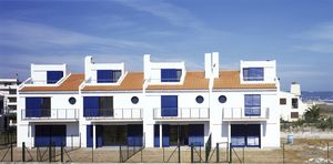 bâtiment préfabriqué / en béton / résidentiel / contemporain