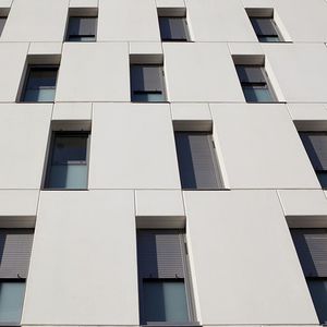 bardage en panneaux / en béton / de grand format