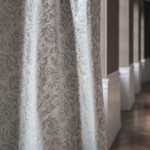 tissu d'ameublement / pour rideaux / à motif floral / en polyester