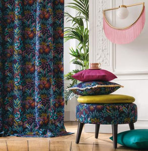 tissu d'ameublement / pour rideaux / à fleurs / en polyester