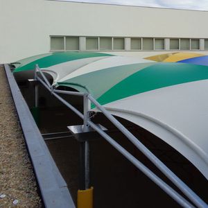 structure tendue sur ossature métallique